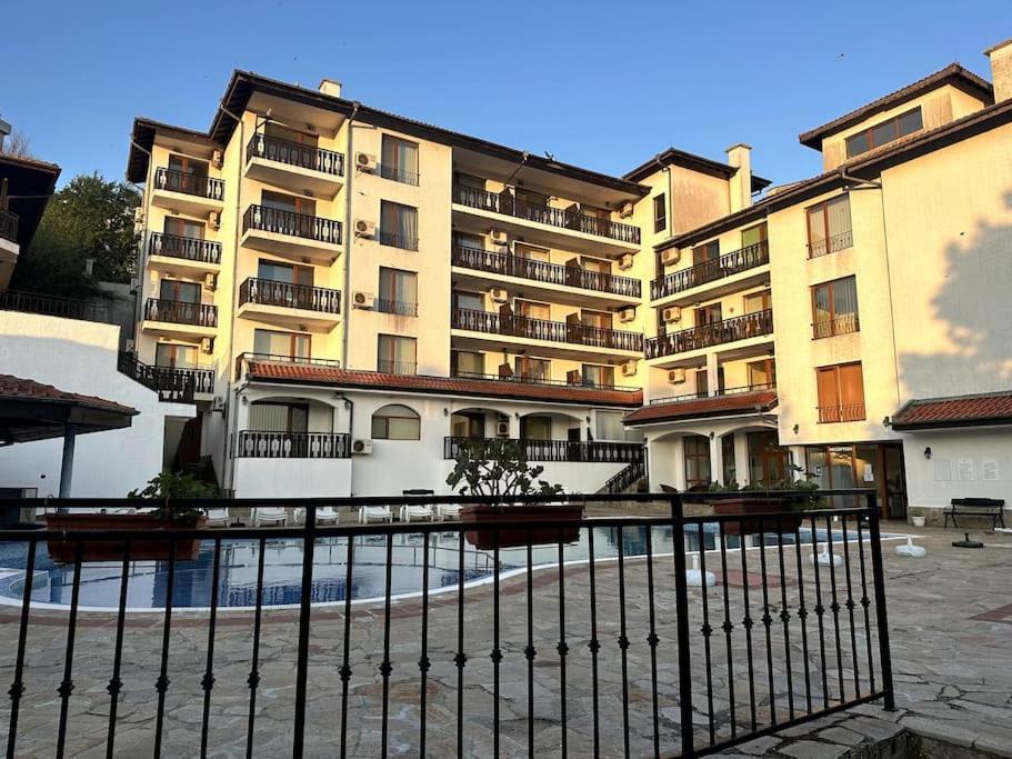 Spacious Fully Furnished Studio In Kavarna Apart Hotel Exteriér fotografie