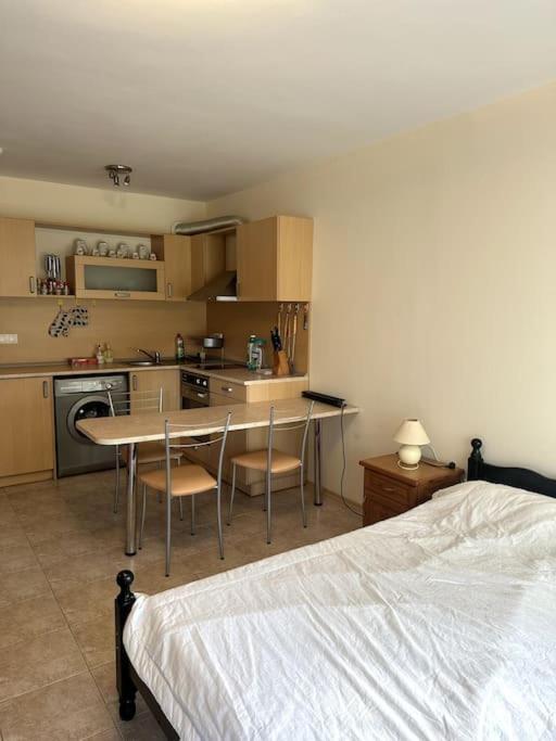 Spacious Fully Furnished Studio In Kavarna Apart Hotel Exteriér fotografie